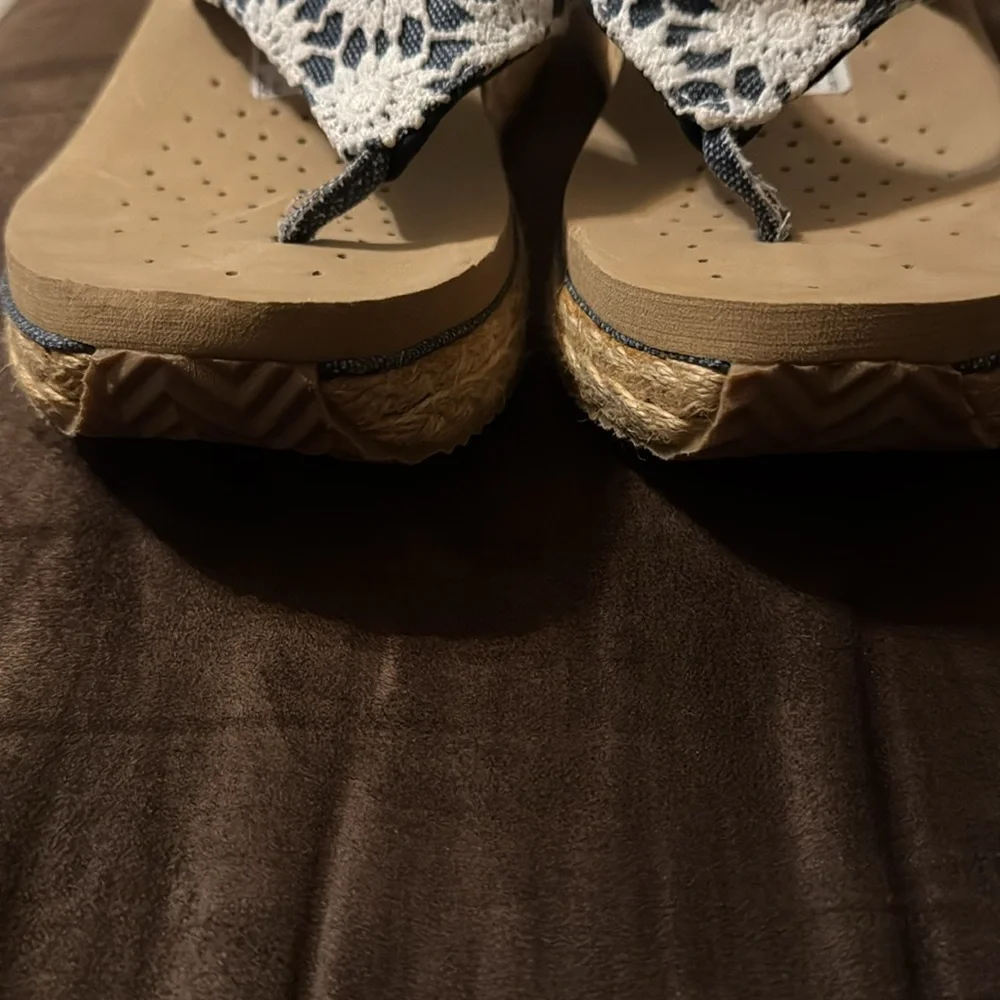 *NWT Volatile, size 8, blue and white - Picture 4 of 8